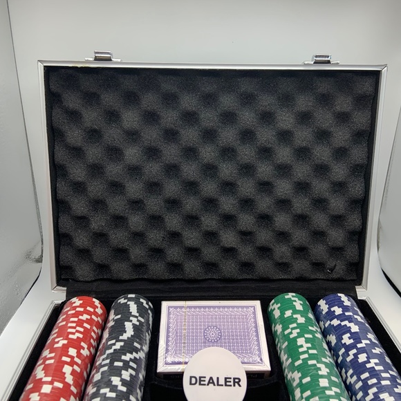 Premium Casino Style Poker Set Poker Chips, Cards, & More with Carrying Case - Picture 5 of 16